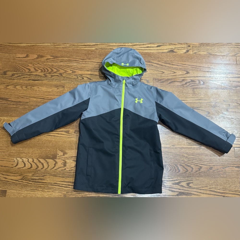 Like new, boys Under Armour Westward 3 in 1 jacket, youth size medium